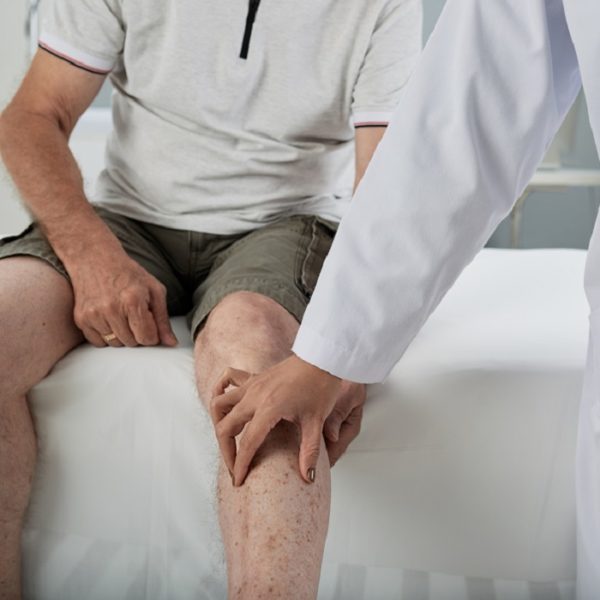 Total Knee Replacement atau operasi penggantian lutut total