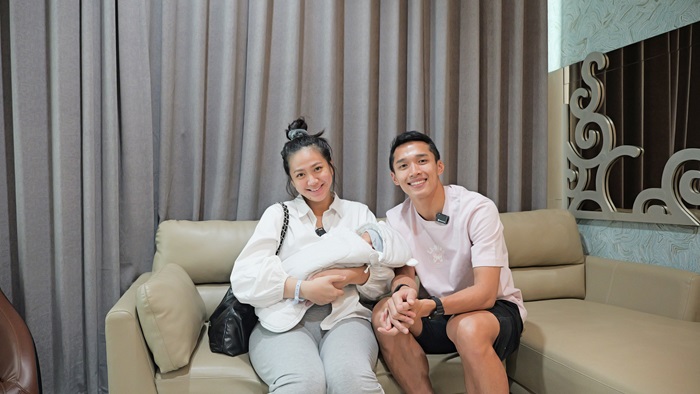 jonathan christie dan istri melakukan persalinan anak pertama di RS Mandaya royal puri