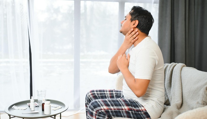 7 Penyebab Tenggorokan Sakit saat Menelan