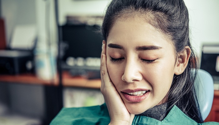 Penanganan Hemifacial Spasm (Kedutan Sebelah Sisi Wajah/Tic) di RS Mandaya Royal Puri
