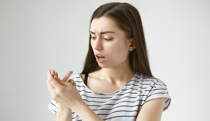 Jari Tangan Sering Kesemutan? Waspadai Carpal Tunnel Syndrome (CTS)!
