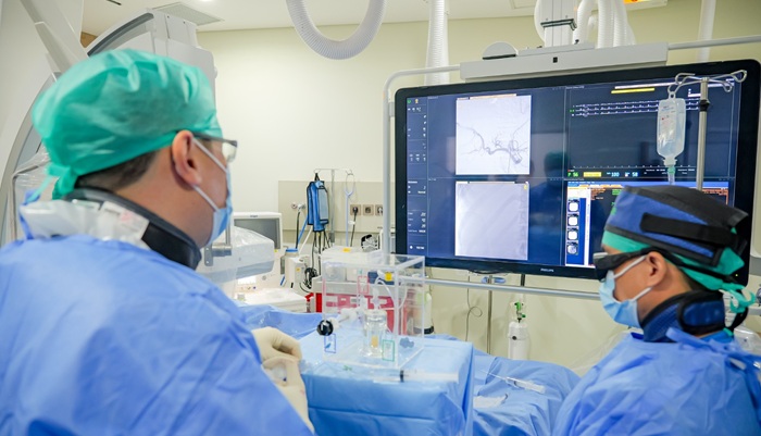 Tumor Hati 2 Cm Dekat Jantung Berhasil Ditangani dengan Terapi SIRT Y-90 di RS Mandaya Puri oleh dr. Sugianto Sp.Rad (K) RI
