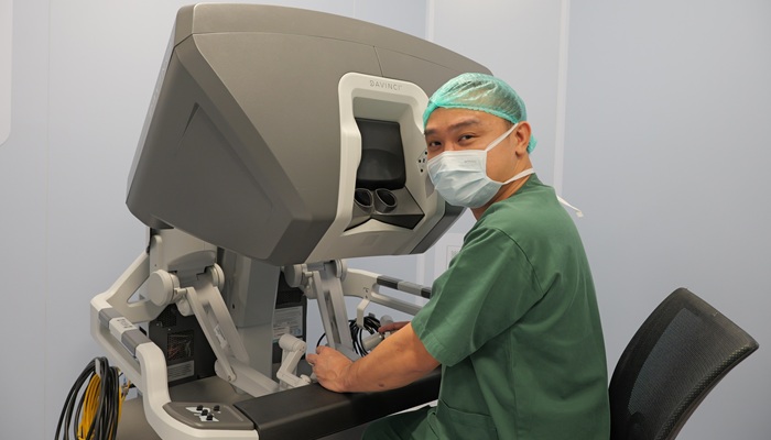dr. Wirya, Dokter Spesialis Bedah Jantung Berlisensi Robotik, Bypass Jantung Lebih Presisi
